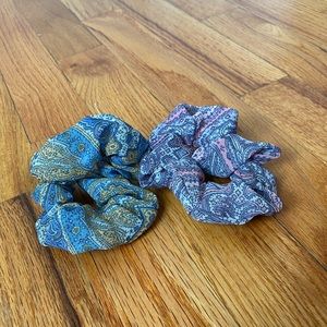 Scrunchie pair